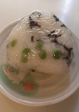 豆ご飯の塩昆布おにぎり-レシピのメイン写真