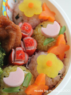 お花の一口おにぎり弁当♪-レシピのメイン写真