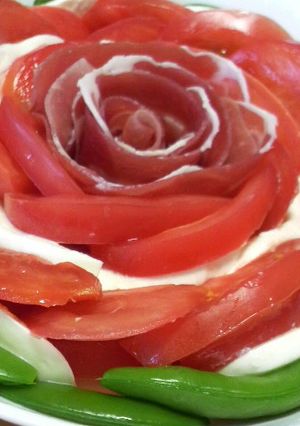 母の日、パーティーに、お花トマトサラダ-レシピのメイン写真
