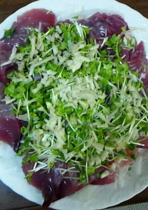 カツオ刺身のいろいろ乗せました-レシピのメイン写真