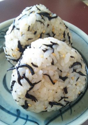 一味違う！ひじきおにぎり-レシピのメイン写真