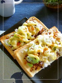 すき焼きふりかけと長葱のトースト-レシピのメイン写真