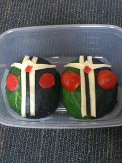 キャラ弁♪仮面ライダーダブルおにぎり-レシピのメイン写真