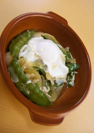絹さやと新玉のサッと煮～半熟卵落とし～-レシピのメイン写真