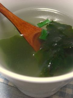 すぐ飲める☆プチプチ海藻麺の即席スープ♪-レシピのメイン写真