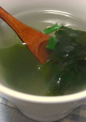すぐ飲める☆プチプチ海藻麺の即席スープ♪-レシピのメイン写真
