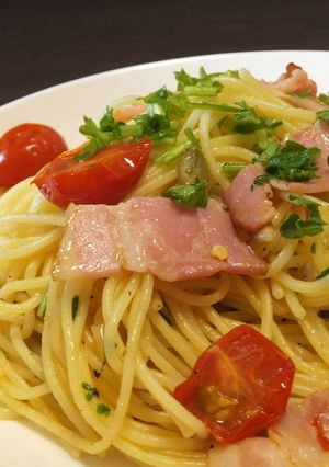 パセリとトマトとヒマワリ種のパスタ-レシピのメイン写真