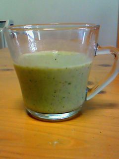 小松菜でグリーンスムージー♪-レシピのメイン写真