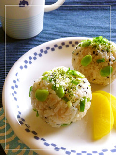 たらこ×枝豆×葱×胡麻のおにぎり-レシピのメイン写真
