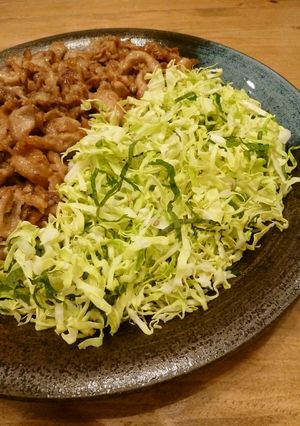 付け合せのキャベツには大葉とゴマを!-レシピのメイン写真