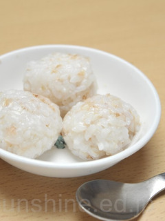 【離乳食 後期】コロコロ★おかかおにぎり-レシピのメイン写真