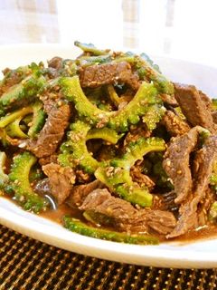 牛肉とゴーヤの塩麹胡麻炒め♪-レシピのメイン写真