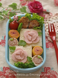 【キャラ弁】魚肉ソーセージのバラ弁当-レシピのメイン写真