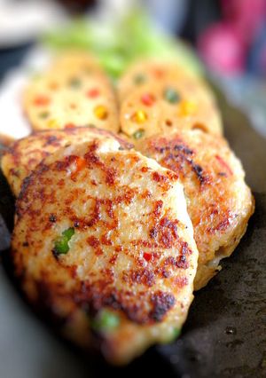 簡単★えんどう豆の塩麹つくね焼き-レシピのメイン写真