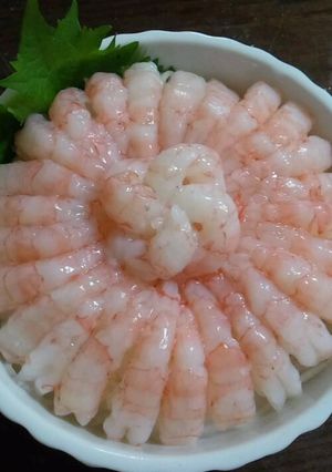 ちびっこ大好き！甘エビのお花デコ寿司-レシピのメイン写真
