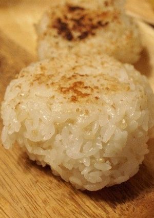 塩麹とゴマで焼きおにぎり-レシピのメイン写真
