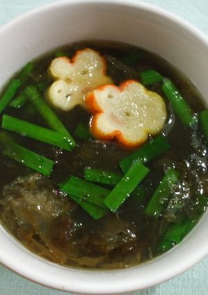 すぐ出来る！とろろ昆布とニラのお吸い物♪-レシピのメイン写真