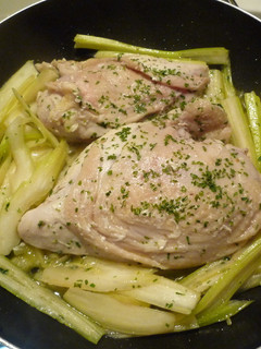 鳥ムネ肉セロリで蒸し焼き!~♪-レシピのメイン写真