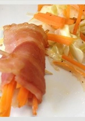 お弁当のおかず☆レンジで簡単彩りベーコン-レシピのメイン写真