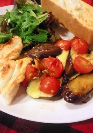 ひとりランチ☆なすとトマト簡単チーズ焼き-レシピのメイン写真