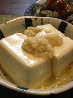 塩麹とごま油だけの簡単つまみ冷奴-レシピのメイン写真