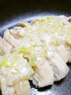 レンジで塩麹蒸し鶏のねぎ塩レモン風味だれ-レシピのメイン写真