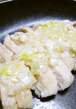 レンジで塩麹蒸し鶏のねぎ塩レモン風味だれ-レシピのメイン写真