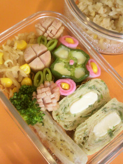 お弁当✿ピーマンのお花チーズ焼き✿デコ弁-レシピのメイン写真