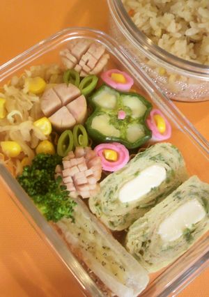お弁当✿ピーマンのお花チーズ焼き✿デコ弁-レシピのメイン写真