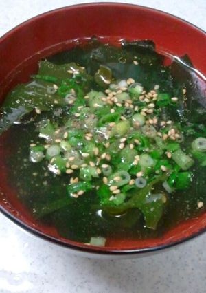 ダシダでワカメスープ-レシピのメイン写真