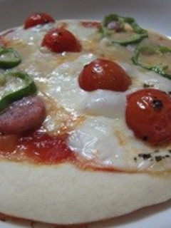 マルゲリータ&ホワイトソースのピザ-レシピのメイン写真