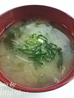 玉葱とワカメのお味噌汁-レシピのメイン写真