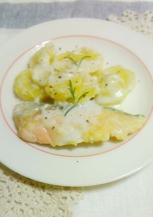 簡単☆鮭とじゃがいものクリームソースがけ-レシピのメイン写真