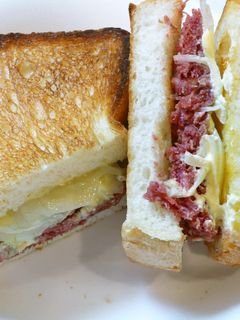 簡単な「コンビーフサンドイッチ」♪-レシピのメイン写真