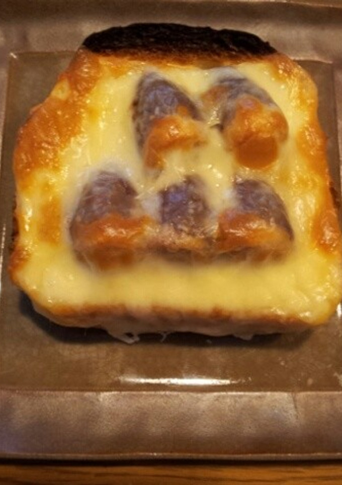 お菓子のたけのこの里を使ったﾄｰｽﾄ。-レシピのメイン写真