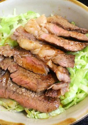 安価な肉でも十分旨い♪牛ステーキ丼-レシピのメイン写真