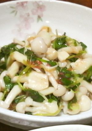 シメジと貝割れ菜の梅肉和え-レシピのメイン写真