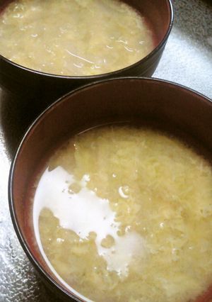 我が家の定番☆キャベツと卵の簡単味噌汁-レシピのメイン写真