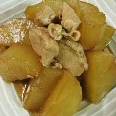 A picture of 大根と鶏胸肉の煮物.