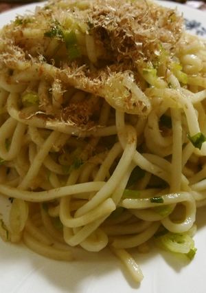 簡単　材料４つ！！醤油バター焼きうどん-レシピのメイン写真