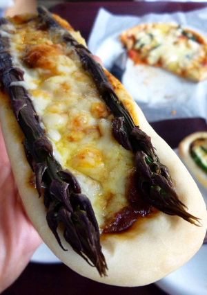 アスパラの丸ごとピザ・・・塩麹風味-レシピのメイン写真