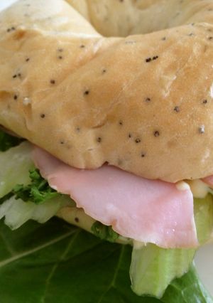 コストコの冷凍ベーグルでハムサンド-レシピのメイン写真