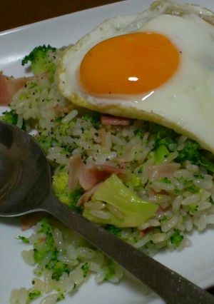 ★ﾌﾞﾛｯｺﾘｰとﾍﾞｰｺﾝの炒飯★-レシピのメイン写真