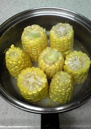 小さな鍋で大丈夫！とうもろこしの茹で方-レシピのメイン写真