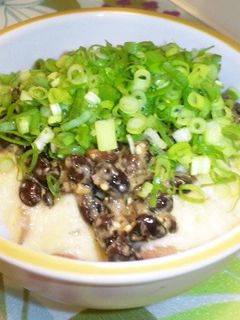 黒豆納豆✿山芋とろ〜りねぎたっぷり丼!!-レシピのメイン写真