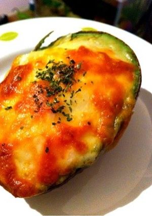 簡単 まるごとアボカドグラタン-レシピのメイン写真