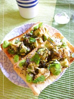 アボカドと枝豆のw紫蘇わさび風味トースト-レシピのメイン写真