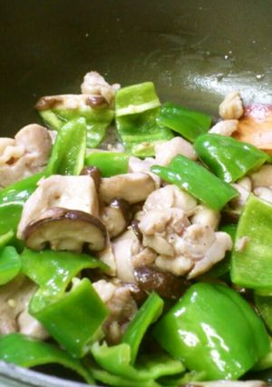 椎茸 鳥もも ﾋﾟｰﾏﾝ炒め-レシピのメイン写真