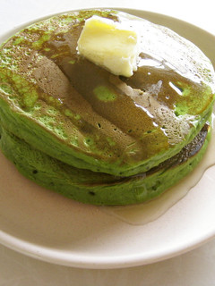 混ぜて焼くだけ、ふんわり抹茶ホットケーキ-レシピのメイン写真