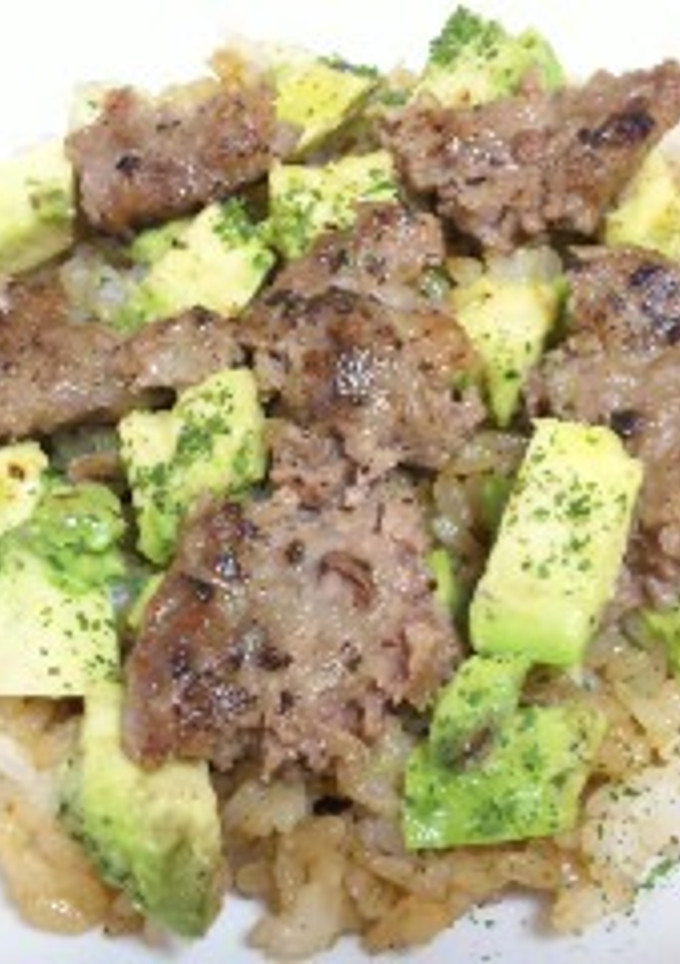 焼肉のタレ使用！牛肉とアボカドの炒飯-レシピのメイン写真